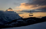 Un télésiège à l'arrêt à la station de ski de Cortina d'Ampezzo, le 13 février 2021 dans les Alpes italiennes