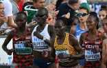 L'athlète ougandaise Rebecca Cheptegei (maillot orange rayé) lors du marathon féminin des Championnats du monde d'athlétisme de Budapest le 26 août 2023