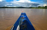 Un bateau de pêcheur sur le fleuve Mékong dans la région du Triangle d'Or, dans la province de Chiang Rai, dans le nord de la Thaïland, le 25 mai 2025