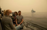 Des personnes évacuées de Mallacoota (Australie) par la marine australienne le 3 janvier 2020 
