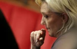 La présidente du groupe parlementaire du Rassemblement national, Marine Le Pen, lors d'une séance de questions au gouvernement à l'Assemblée nationale, à Paris, le 11 février 2025