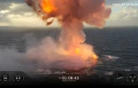Capture d'écran du live vidéo de SpaceX montrant la chute dans l'océan Indien de la fusée Starship, le 22 mai 2026