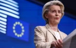 La présidente de la Commission européenne Ursula von der Leyen répond aux questions des journalistes lors d'une conférence de presse à Bruxelles le 27 octobre 2023