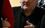 L'acteur français Gérard Depardieu arrive au quatrième jour de son procès, au tribunal correctionnel de Paris, le 27 mars 2025