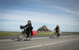 A bicyclette avec au loin le Mont-Saint-Michel, le 12 mai 2020