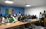 Un collectif de groupes de la société civile lors d'une conférence de presse, le 8 février 2024 à Dakar, au Sénégal