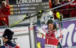 Le Français Alexis Pinturault exulte dans l'aire d'arrivée après sa victoire au slalom de Val d'Isère, le 15 décembre 2019