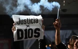 Manifestation à l'ouverture du procès sur la mort de la légende du football argentin Diego Maradona au tribunal de San Isidro, dans la province de Buenos Aires, en Argentine, le 11 mars 2025