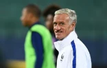 Didier Deschamps, à l'entraînement le 6 octobre 2017 à Sofia, espère qualifier les Bleus dès samedi soir