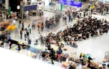 Des manifestants à l'aéroport d'Hong Kong le 11 août 2019