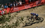 Pauline Ferrand-Prévot lancée vers la victoire dans le cross-country des Mondiaux de VTT disputés aux  Gets, le 28 août 2022 