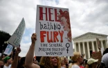 Des manifestants pour le droit à l'avortement devant la Cour suprême, le 24 juin 2022 à Washington