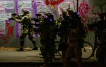 Intervention de policiers fédéraux lors d'une nuit de manifestations contre les violences policières, le 29 juillet 2020 à Portland