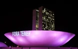 "Temer dehors" projeté sur le bâtiment du parlement à Brasilia le 2 août 2017 qui doit décider s'il donne suite ou non à une procédure pouvant coûter son mandat au président brésilien