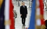 Emmanuel Macron devant la tombe du soldat inconnu, le 11 novembre 2017