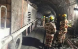 Des sauveteurs sur le site de l'effondrement d'un tunnel dans le district d'Uttarkashi, dans l'Etat d'Uttarakhand, le 13 novembre 2023 en Inde
