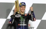 Fabio Quartararo savoure son triomphe dans le GP moto de Doha sur le circuit de Lusail, le 4 avril 2021