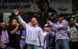 Le candidat de la gauche à la présidentielle Gustavo Petro (c) lors d'un meeting de campagne, le 16 mai 2018 à Medellin, en Colombie