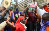 Des partisans de Raila Odinga rassemblés devant le palais de justice de Milimani pour déposer une pétition contre le résultat de l'élection présidentielle, le 22 août 2022 à Nairobi, au Kenya