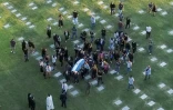 Vue aérienne de l'enterrement de Diego Maradona, au cimetière de Jardin Bella Vista, dans la périphérie de Buenos Aires, le 26 novembre 2020