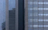 Un immeuble du quartier d'affaires de la Défense à Courbevoie, près de Paris, le 25 mars 2025