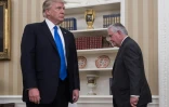 Donald Trump et son nouveau chef de la diplomatie, Rex Tillerson, dans le bureau oval de la Maison Blanche, le 1er février 2017