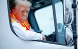 Donald Trump, à bord d'un camion-poubelle, dans le Wisconsin, le 30 octobre 2024