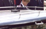 Les princes William, Harry et leur père, le prince Charles, suivent le cercueil de la princesse Diana qui quitte l'abbaye de Westminster à Londres lors de ses funérailles le 6 septembre 1997