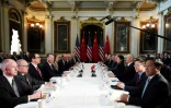 Les négociateurs chinois (d) et américains lors de discussions sur le commerce entre les Etats-Unis et la Chine, le 21 février 2019 à Washington