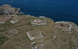 Vue aérienne de fortifications sur l'île de Cézembre, au large de Saint-Malo, le 4 août 2022 