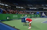 Novak Djokovic en difficulté lors de la demi-finale du Masters 1000 de Shanghai contre le Monégasque Valentin Vacherot, le 11 octobre 2025