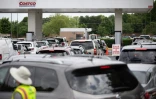 De longues files d'attente à une station-service Costco le 11 mai à Charlotte, en Caroline du Nord