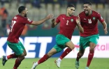 La joie du défenseur marocain Achraf Hakimi, après avoir égalisé (2-2) sur coup franc face au Gabon, après avoir marqué le 2e but contre lors de leur match du groupe C de la Coupe d'Afrique des nations, le 18 janvier 2022 à Yaoundé