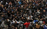 Heurts entre manifestants et membres des forces de l'ordre à Tunis en marge d'une manifestation contre la hausse des prix et les mesures d'austérité, le 12 janvier 2018