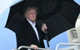Le président américain Donald Trump embarque à bord de son avion Air Force One à la base aérienne d'Andrews, dans le Maryland, le 11 avril 2025