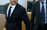 Pierre Plissonnier (D) ex-responsable du long-courrier à Air France et Xavier Broseta, l'ex-DRH  au tribunal de Bobigny, le 27 septembre 2016 pour le procès de la "chemise arrachée"