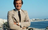 Sur cette photo d'archive prise en mai 1974, Jean-Paul Belmondo, l'une des plus grandes vedettes de l'écran français et un symbole du cinéma de la Nouvelle Vague, sourit pendant le Festival de Cannes