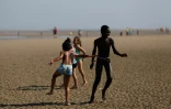Une journée de plage, un moment "paradisiaque" pour certains enfants privés de vacances le reste du temps