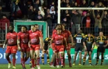 Les joueurs de Toulon se congratulent après l'essai de Drew Mitchell face aux Scarlets, le 17 janvier 2016 à Colombes