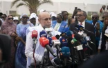 Le président sortant Mohamed Ould Cheikh El Ghazouani fait une déclaration à la presse après avoir voté à la présidentielle, le 29 juin 202 à Nouakchott, en Mauritanie