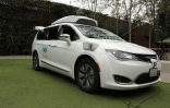 Une voiture autonome de Waymo/Google ici le 8 mai 2019 dans le parking du géant de l'internet à Mountain View (Californie)