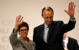 Annegret Kramp-Karrenbauer (g) et Friedrich Merz lors d'un congrès de la CDU à Hambourg, le 7 décembre 2018