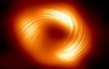 Vue polarisée de la lumière ceinturant le trou noir supermassif Sagittarius A* au coeur de la Voie lactée, dans une image distribuée par l'Observatoire européen austral le 27 mars 2024 