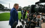 Le président américain Donald Trump répond aux questions des journalistes avant de monter à bord de Marine One, sur la pelouse sud de la Maison Blanche, le 16 octobre 2026 à Washington