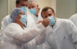Le président Emmanuel Macron visite le laboratoire de Sanofi-Pasteur à Marcy-l'Etoile, près de Lyon, le 16 juin 2020