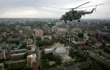 Des hélicoptères russes se dirigent vers Novossibirsk, le 7 mai 2020 pour une répétition des cérémonies de la victoire de la Seconde guerre mondiale