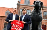 Le nouvel entraîneur de Lille, le Portugais Paulo Fonseca (d) avec le président du LOSC Olivier Létang, le 30 juin 2022 à Camphin-en-Pévèle