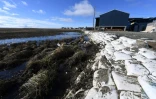 Le permafrost fond près du village de Quinhagak, le 12 avril 2019 en Alaska