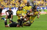 Le centre de Clermont, Wesley Fofana (d), lors de la finale du Top 14 face à Toulouse, au Stade de France, le 15 juin 2019