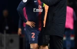 Le défenseur et capitaine du Paris Saint-Germain, le Brésilien Thiago Silva, écoute son entraîneur allemand Thomas Tuchel, lors du match de L1 contre Marseille, le 17 mars 2019 au Parc des Princes